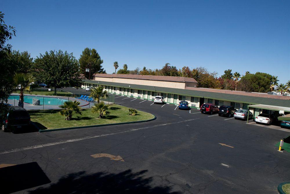 Town House Motel Lancaster Bagian luar foto