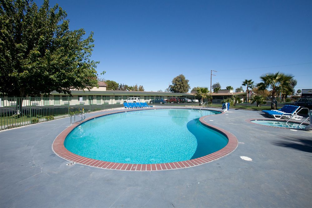 Town House Motel Lancaster Bagian luar foto