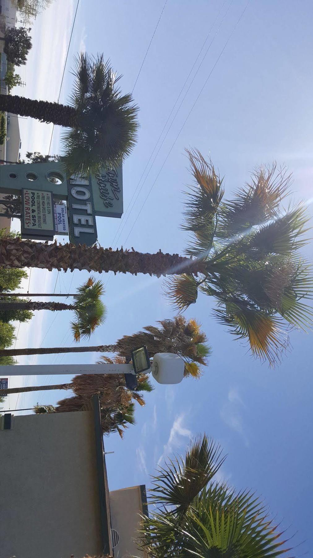Town House Motel Lancaster Bagian luar foto
