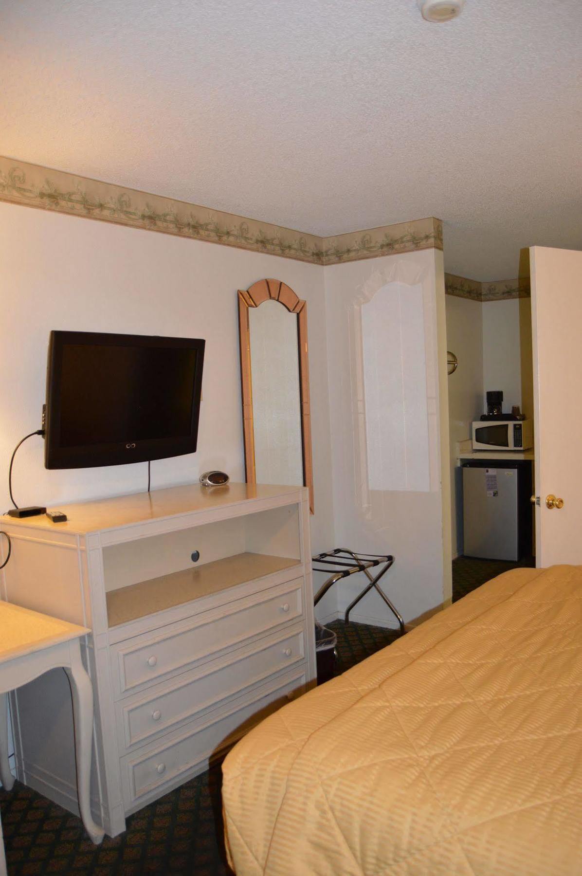 Town House Motel Lancaster Bagian luar foto