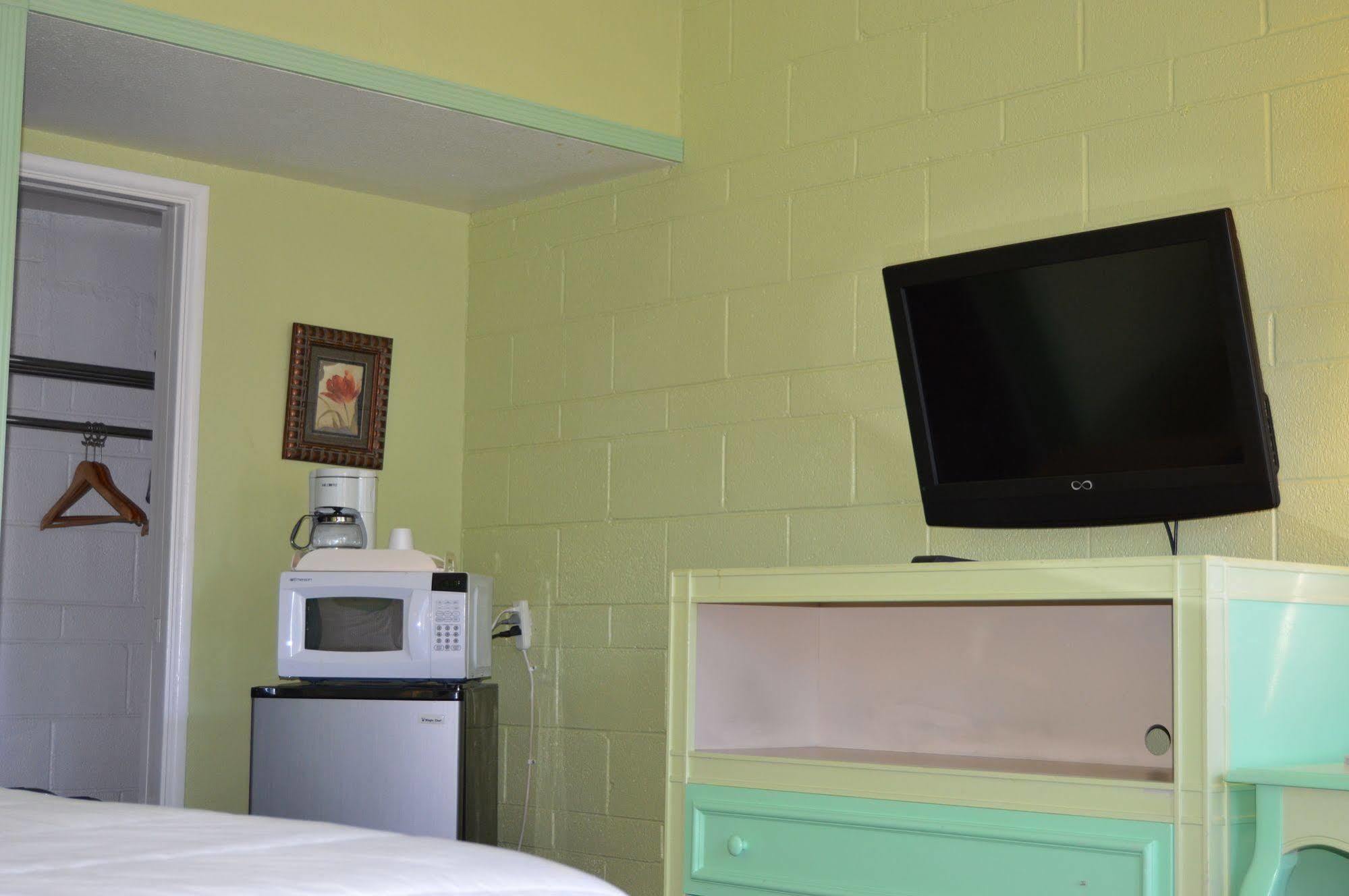Town House Motel Lancaster Bagian luar foto