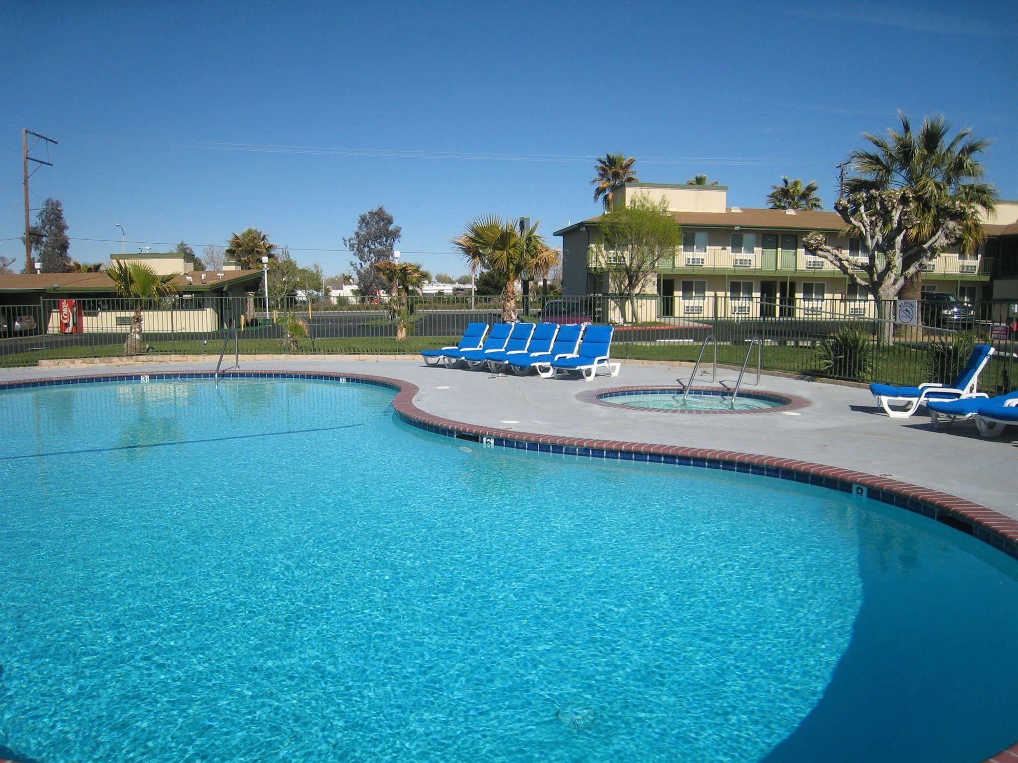 Town House Motel Lancaster Bagian luar foto