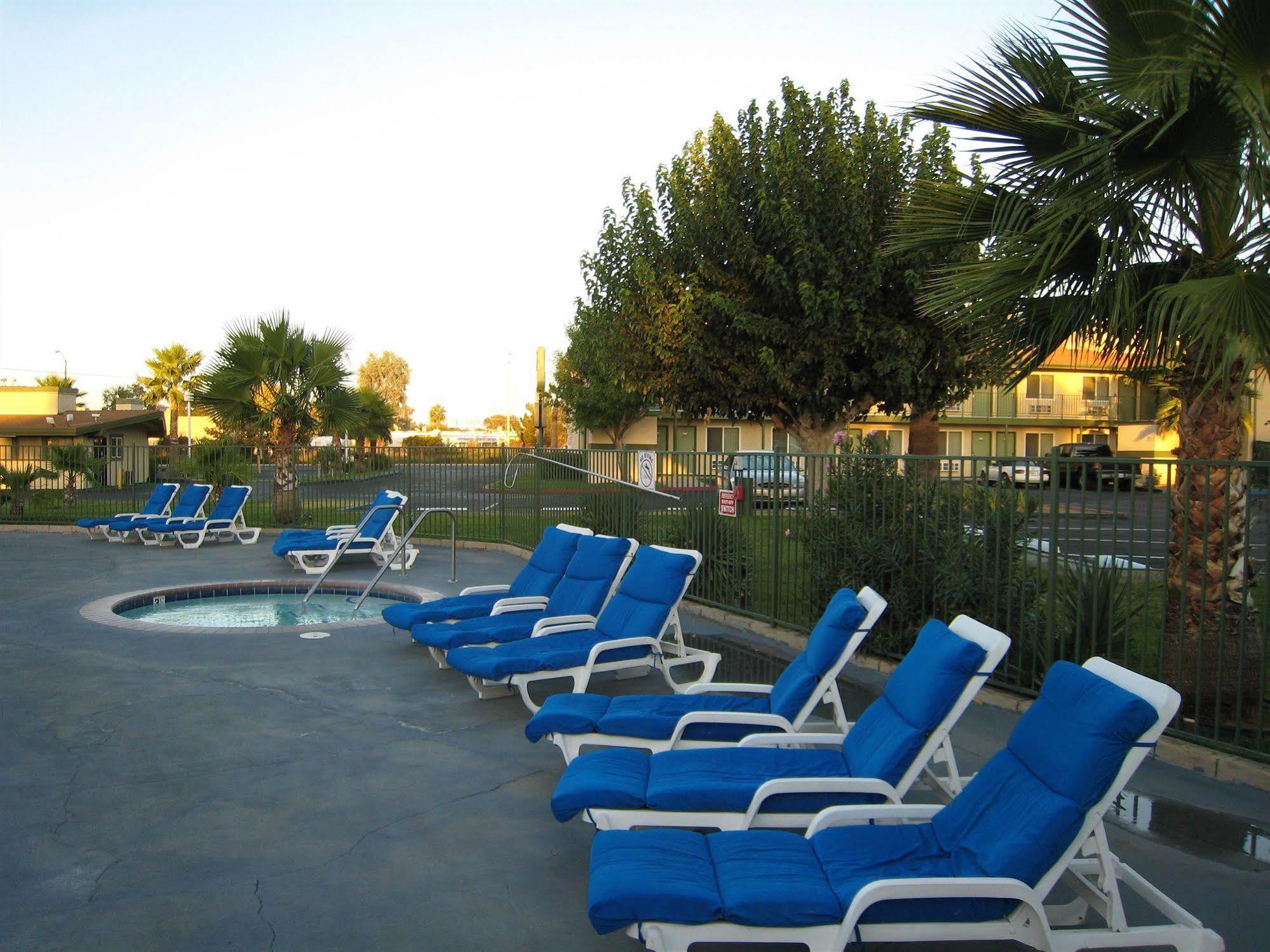 Town House Motel Lancaster Bagian luar foto